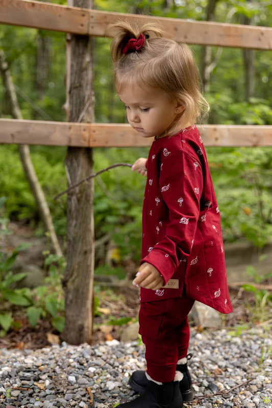 Chandail évolutif rouge cerise motifs escargots