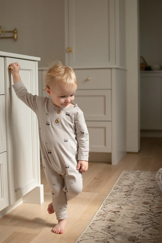 Onesie évolutif gris motif ratons laveurs