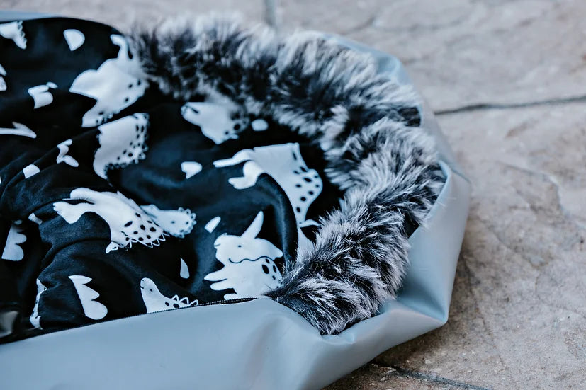 Housse de coquille hiver | Cuir vegan gris minky dinosaure blanc