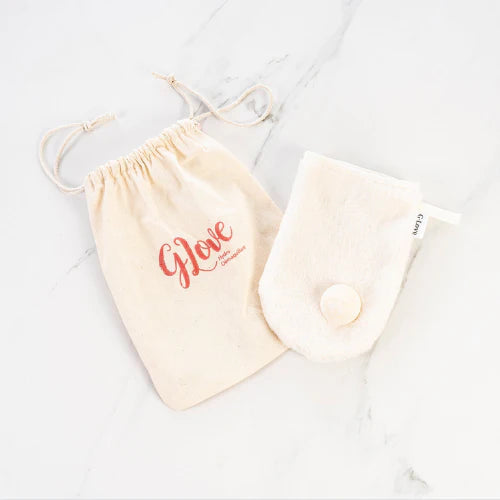 Gant démaquillant avec de l'eau seulement