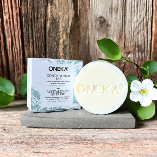 Oneka- Revitalisant en barre- Pin blanc et petits grains